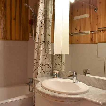 Appartement Cosy Avec Cheminee, Terrasse Et Acces Pistes Proche - Meribel, 5 Pers - Fr-1-180-376 *